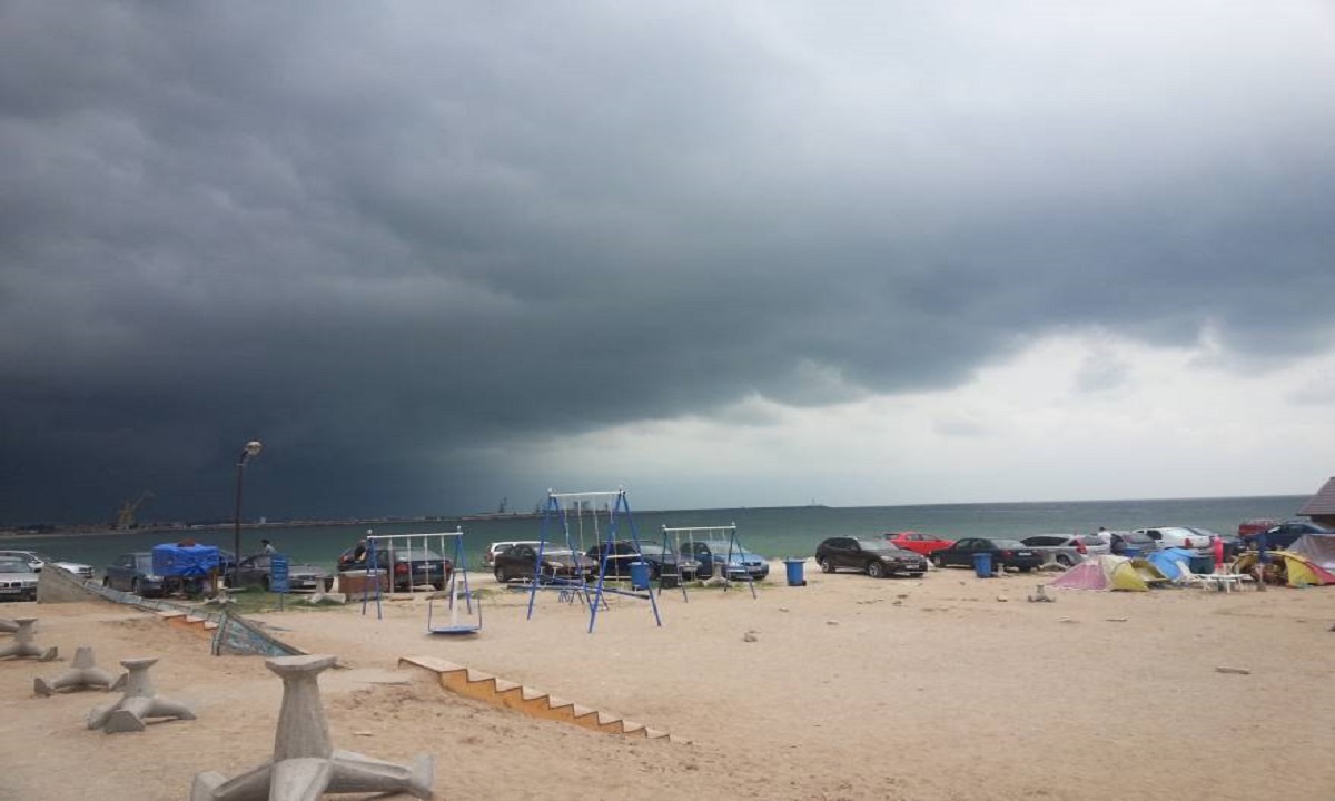Natura s-a dezlănțuit: O tornadă a lovit litoralul Mării Negre