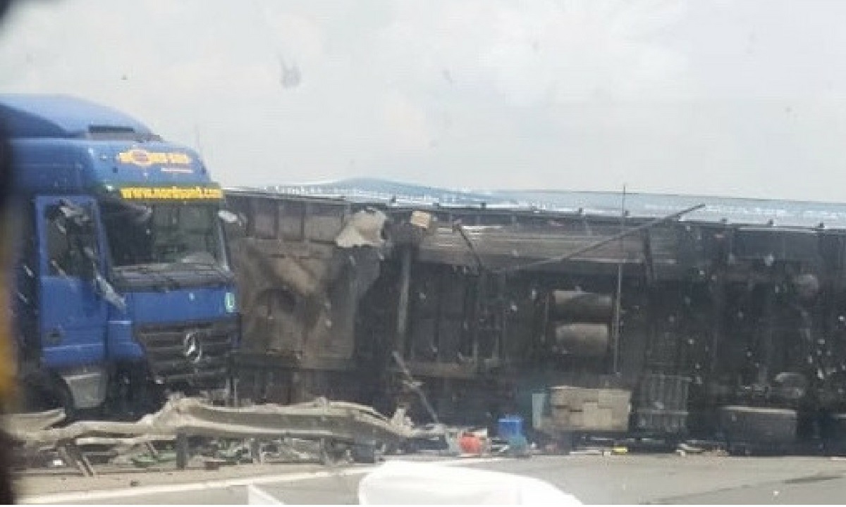 Accident pe Autostrada Soarelui, pe 12 iunie. Traficul a fost oprit, după ce un TIR s-a răsturnat