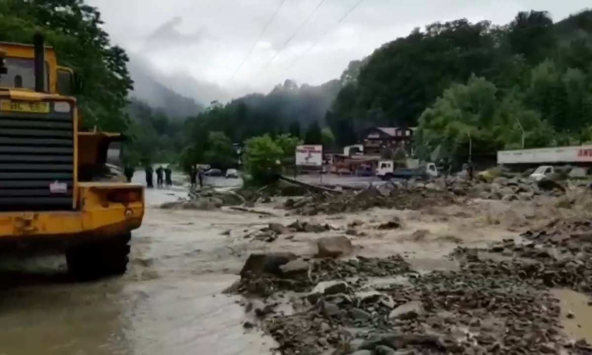 60 de localități din 14 județe sunt afectate de inundații. Sute de locuințe au avut nevoie de ajutorul pompierilor pentru evacuarea apei