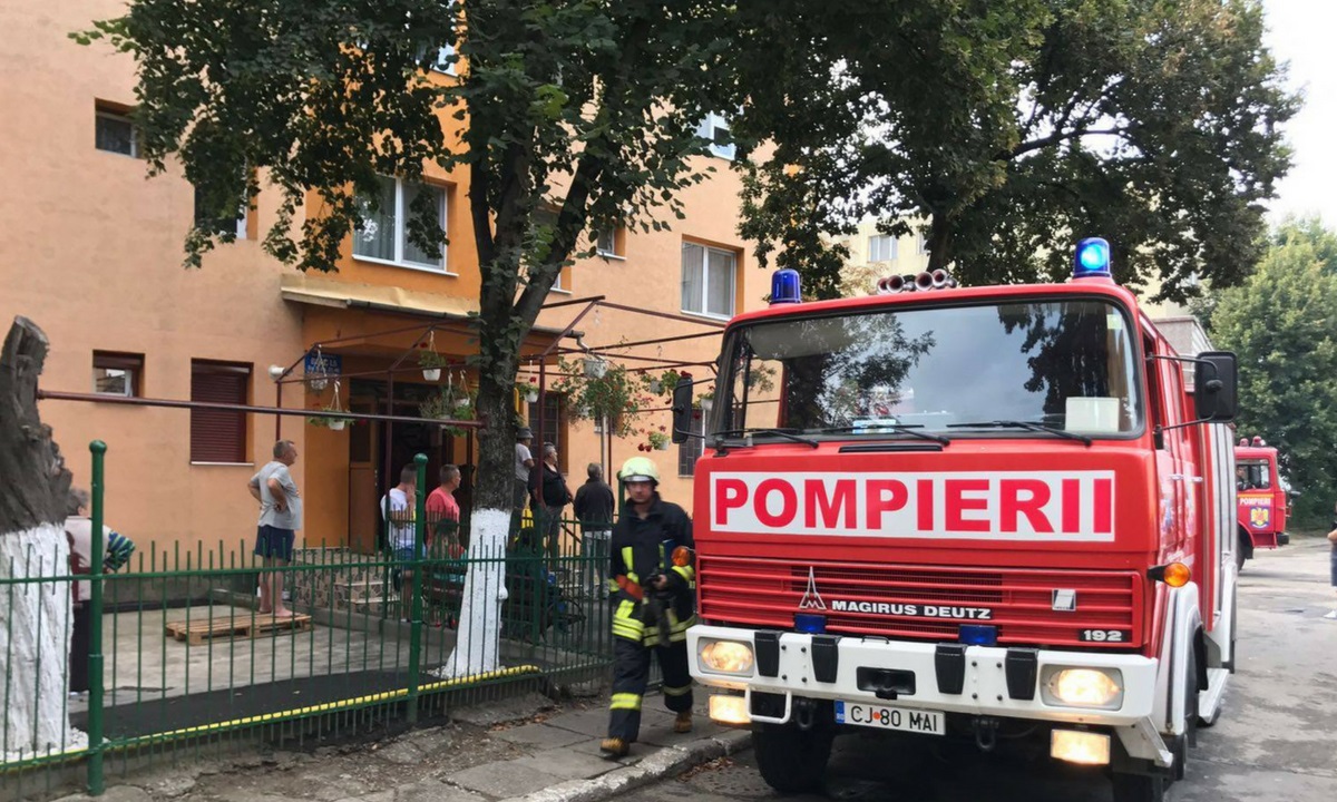 Un ofițer ISU Cluj a fost rănit într-o explozie a unui colet suspect