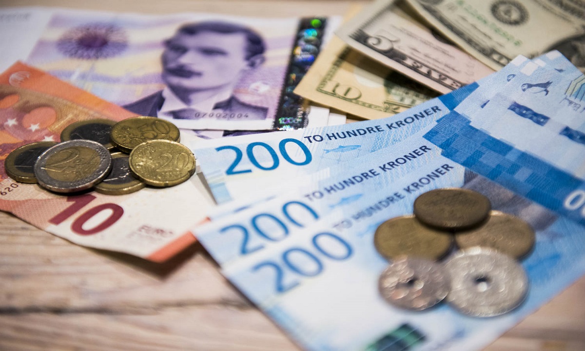 Curs valutar 4 iulie 2018: Euro, dolar, franc elvețian și alte valute