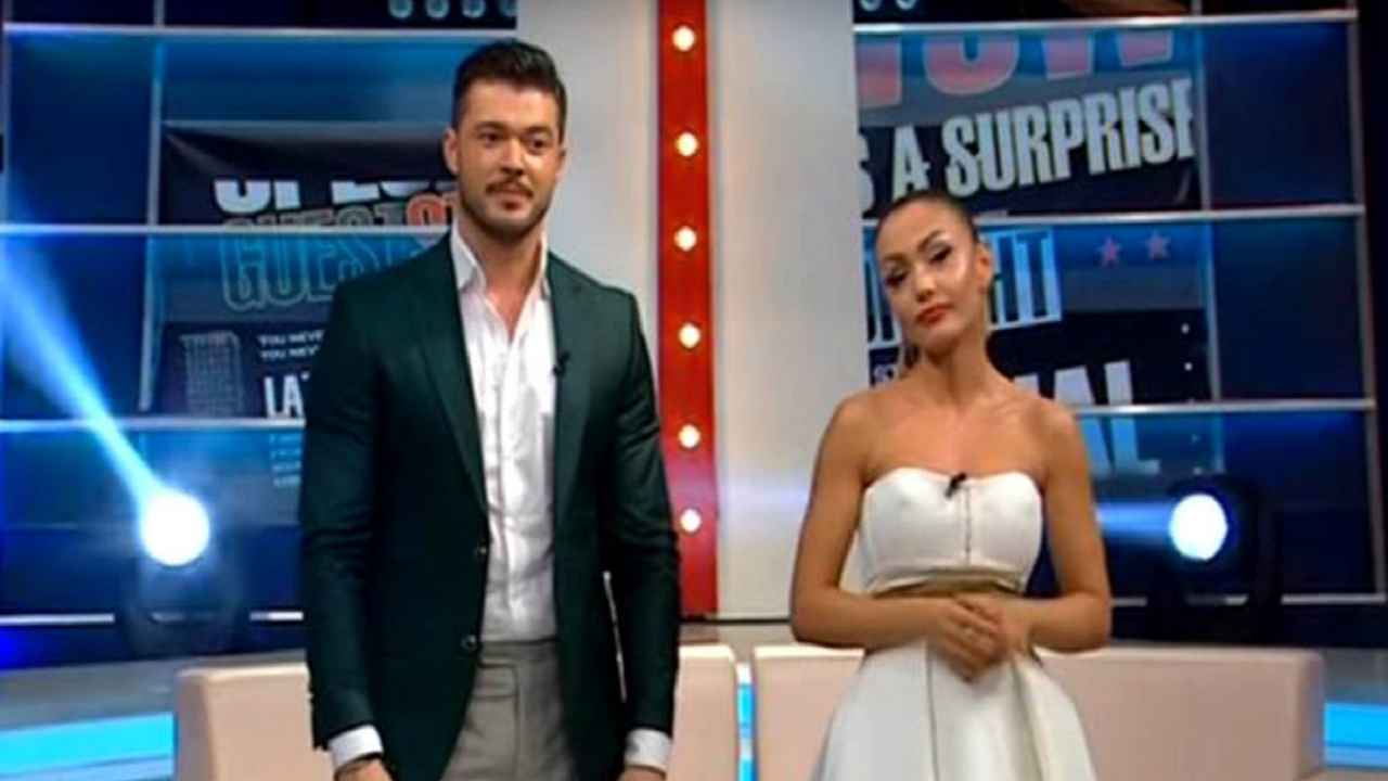 Victor Slav și Andreea Mantea Fără Loc De Muncă Emisiunea Wowbiz