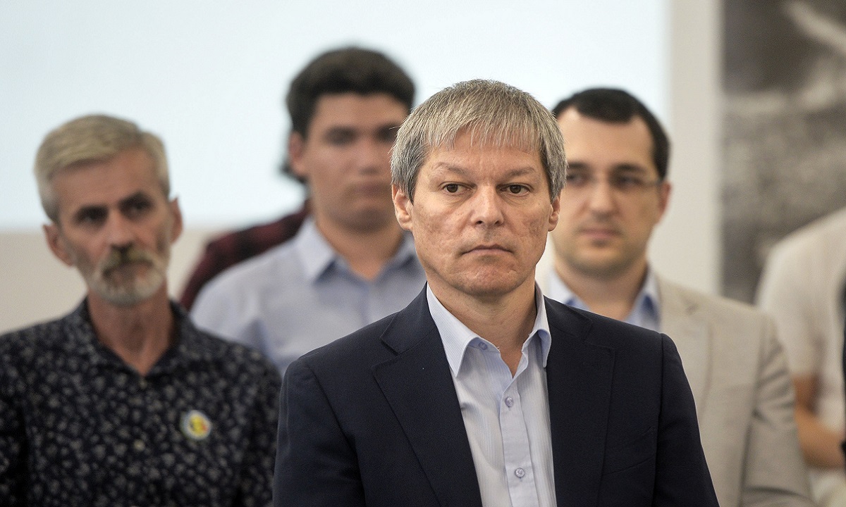 Dacian Cioloș: „Premierul Dăncilă și Petre Daea să plece tiptil și rușinați din Guvern”