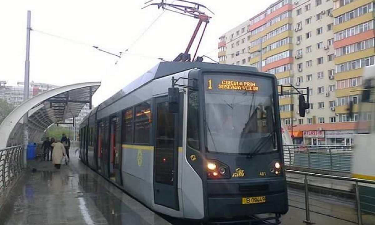 Accident în București. Tânăr lovit de tramvai, circulația a fost oprită pe ambele sensuri