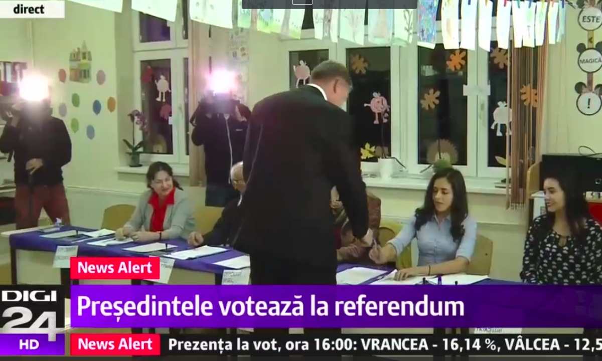 Preşedintele Klaus Iohannis a venit la vot. Ce a spus la ieşirea de la urne