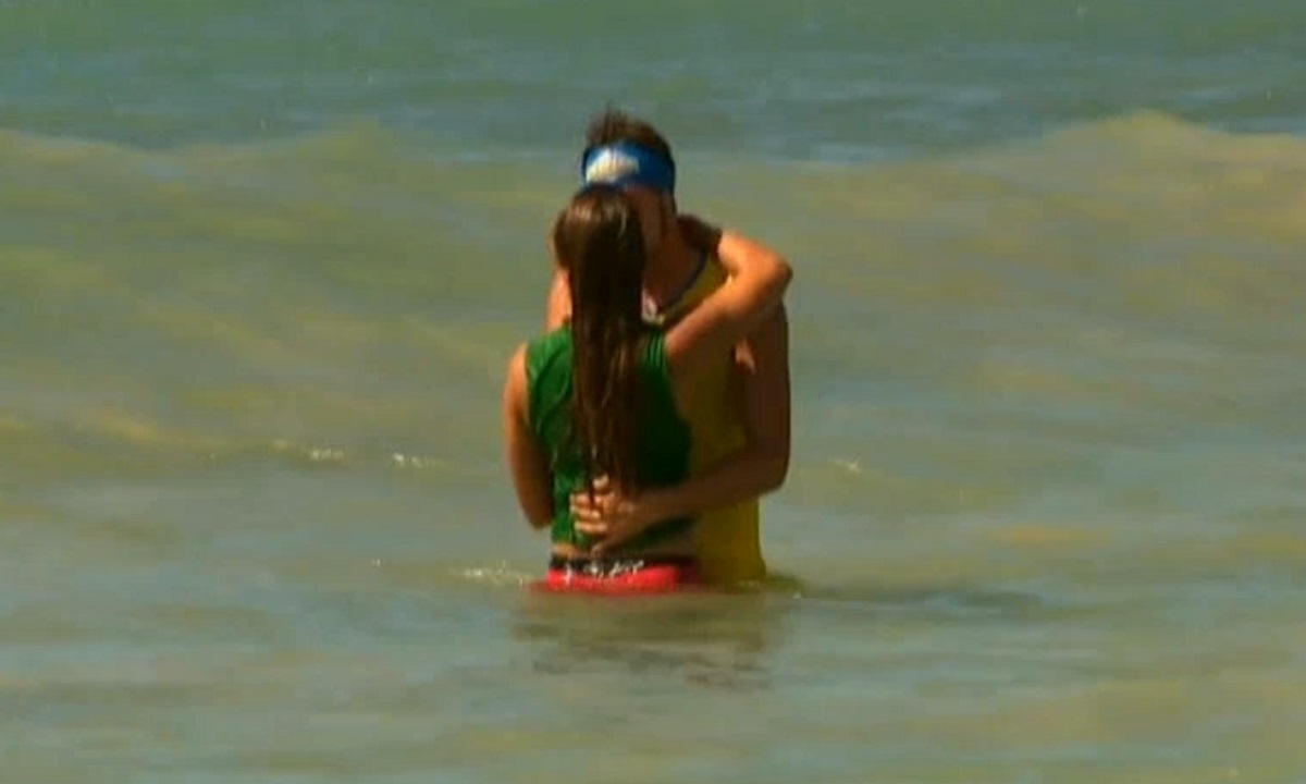 Doi concurenți de la Exatlon au fost surprinși în timp ce se sărutau în apele Oceanului Atlantic. Despre cine este vorba.