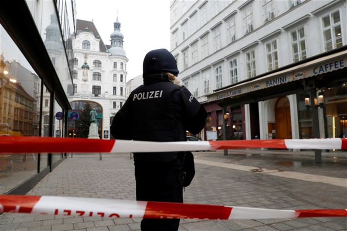 Împușcături în Viena. Ce spun autoritățile despre ipoteza unui atac terorist