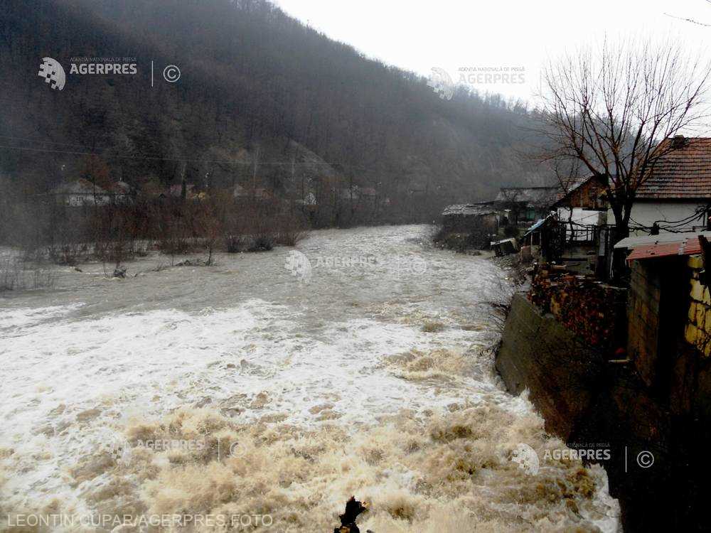 INHGA: Cod galben de inundaţii pe râurile Cavnic şi Lăpuş, în următoarele ore