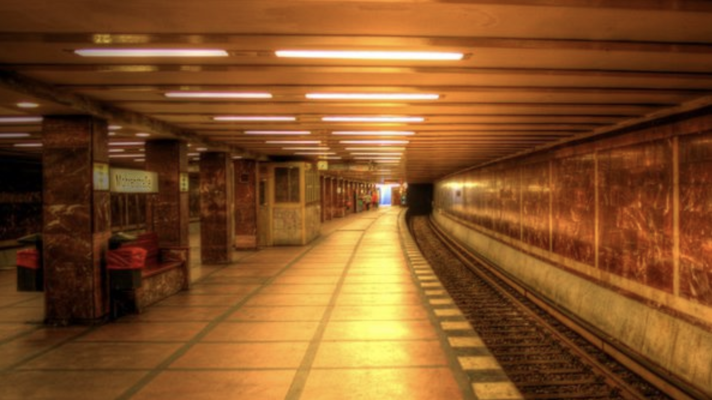 Panică la metrou! Un bărbat a fost înjunghiat în stație