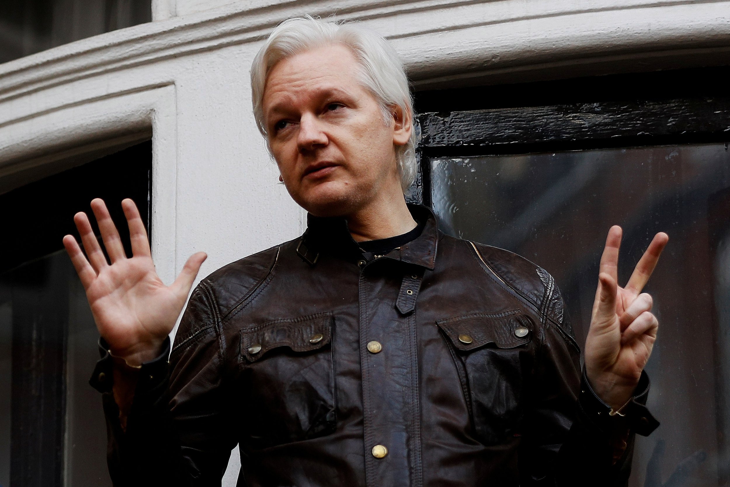 Julian Assange, Fondatorul WikiLeaks, a fost arestat în Londra