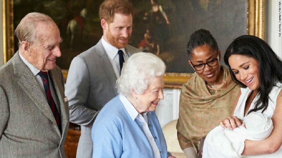 Regina Elisabeta a II-a le cere lui Harry si Meghan sa revina in Marea Britanie pentru un eveniment regal