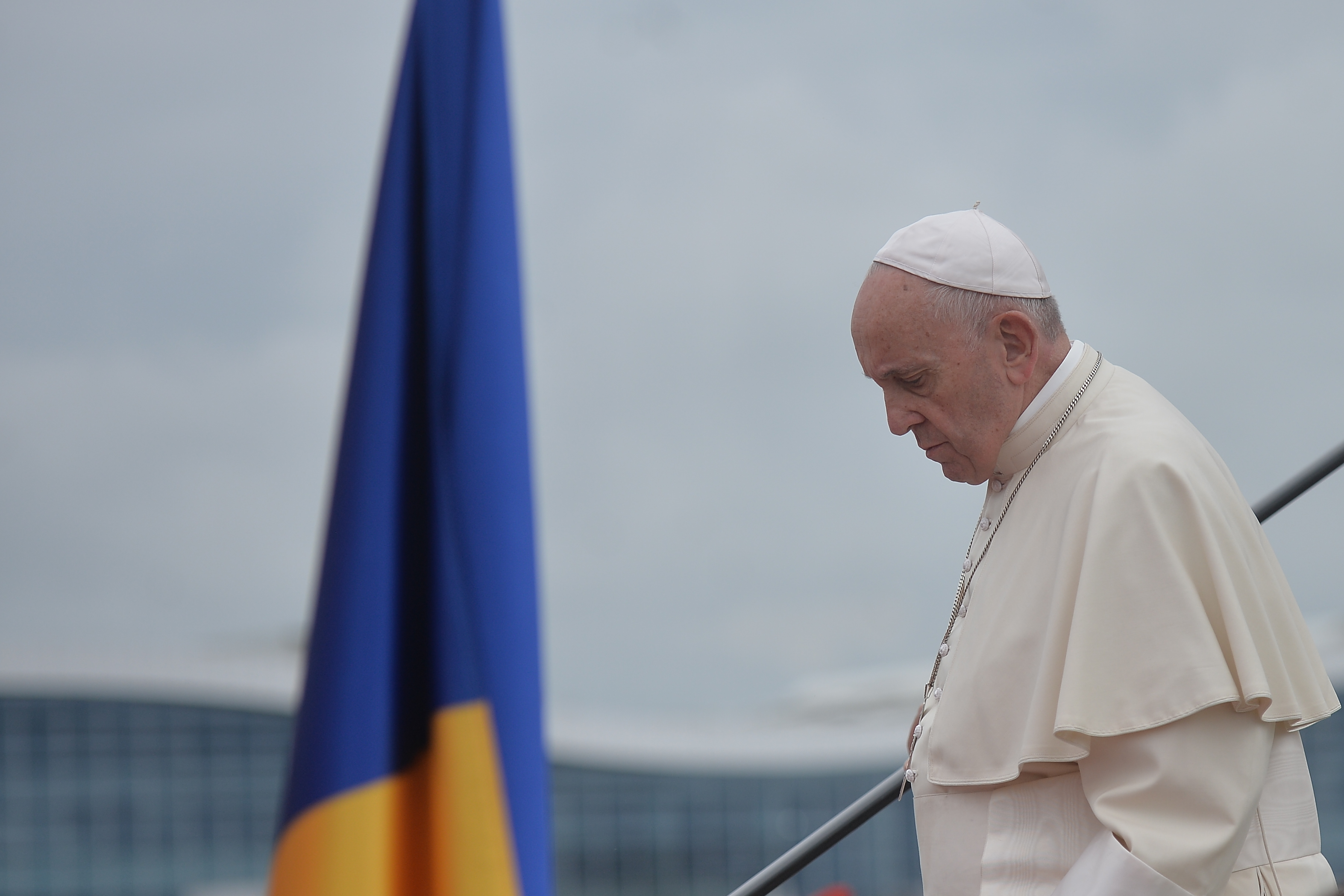 Papa în România - Galerie foto și imagini unice. Prima zi