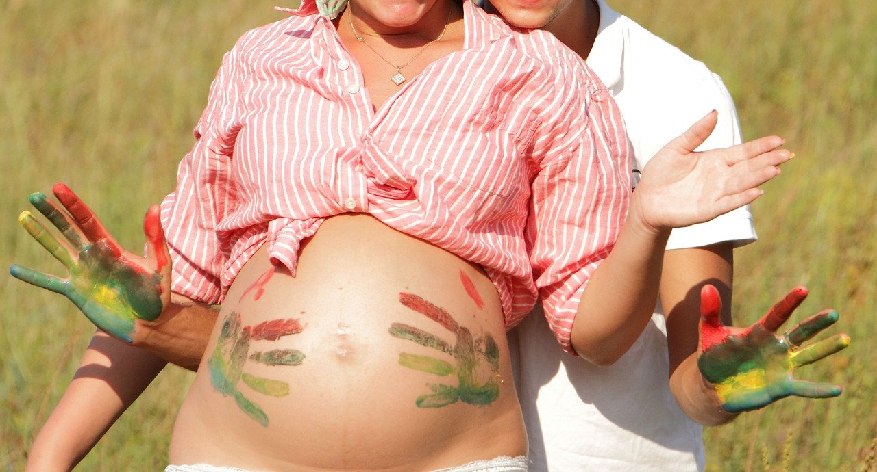 Zodiacul graviduțelor: topul nativilor cărora li se va mări familia în luna februarie