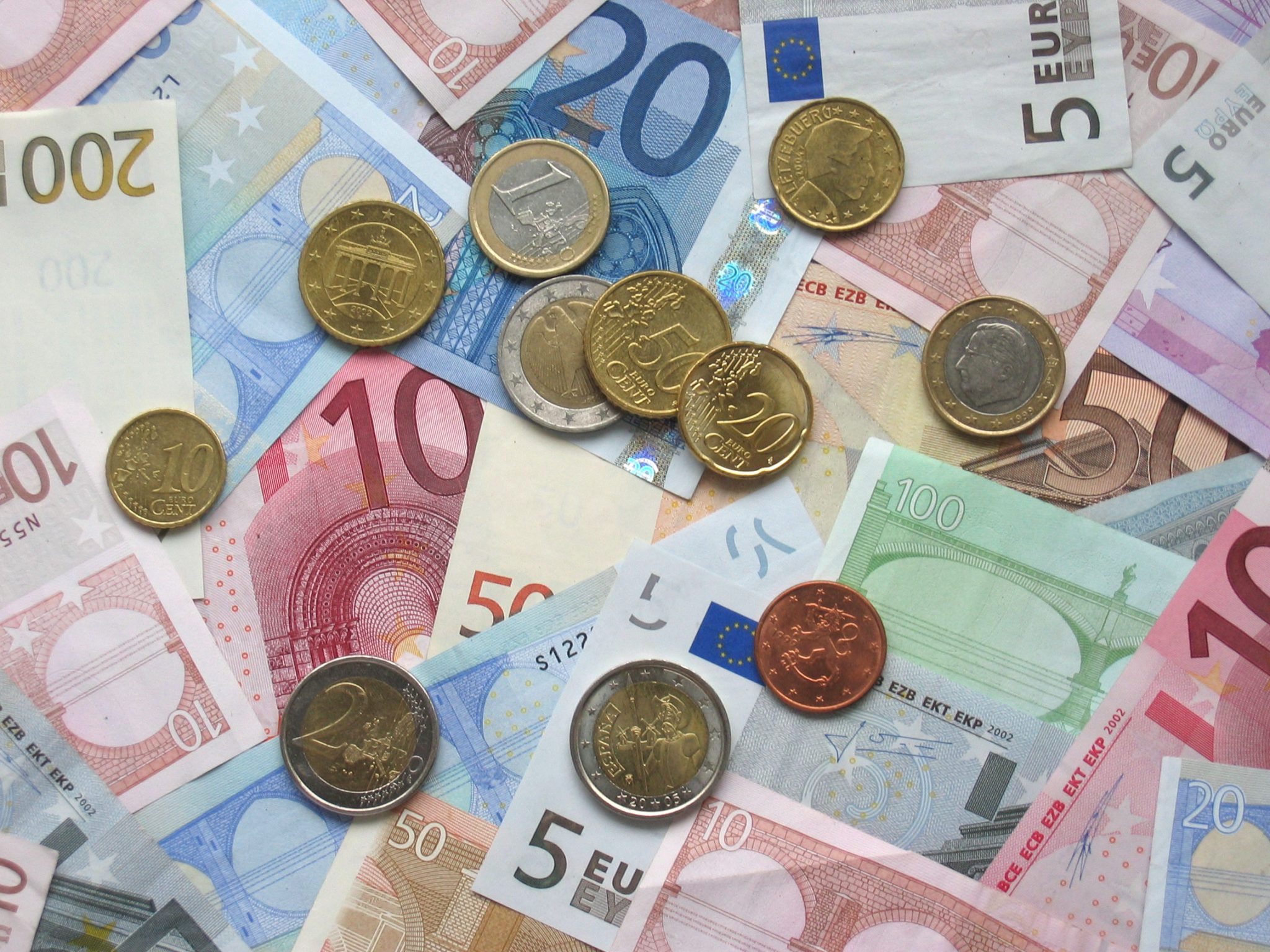 Curs valutar 20 aprilie. Cât costă azi un euro