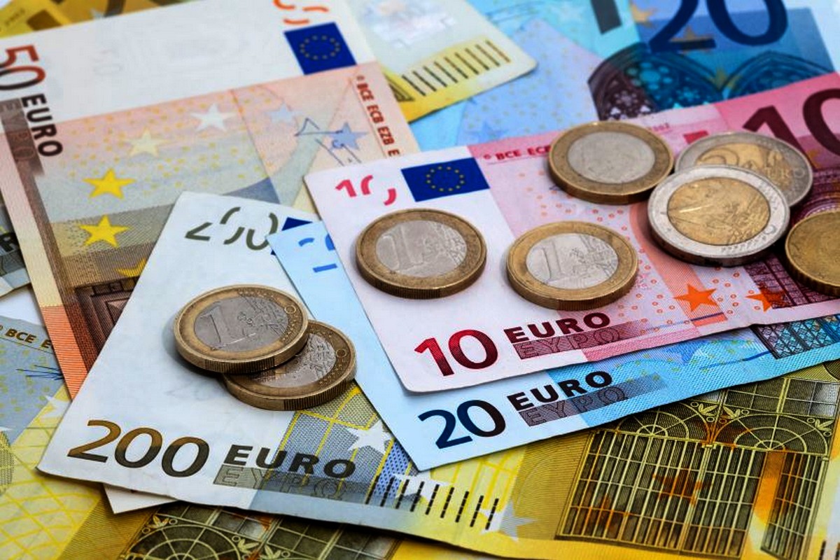 Curs valutar 15 aprilie. Cât costă azi un EURO