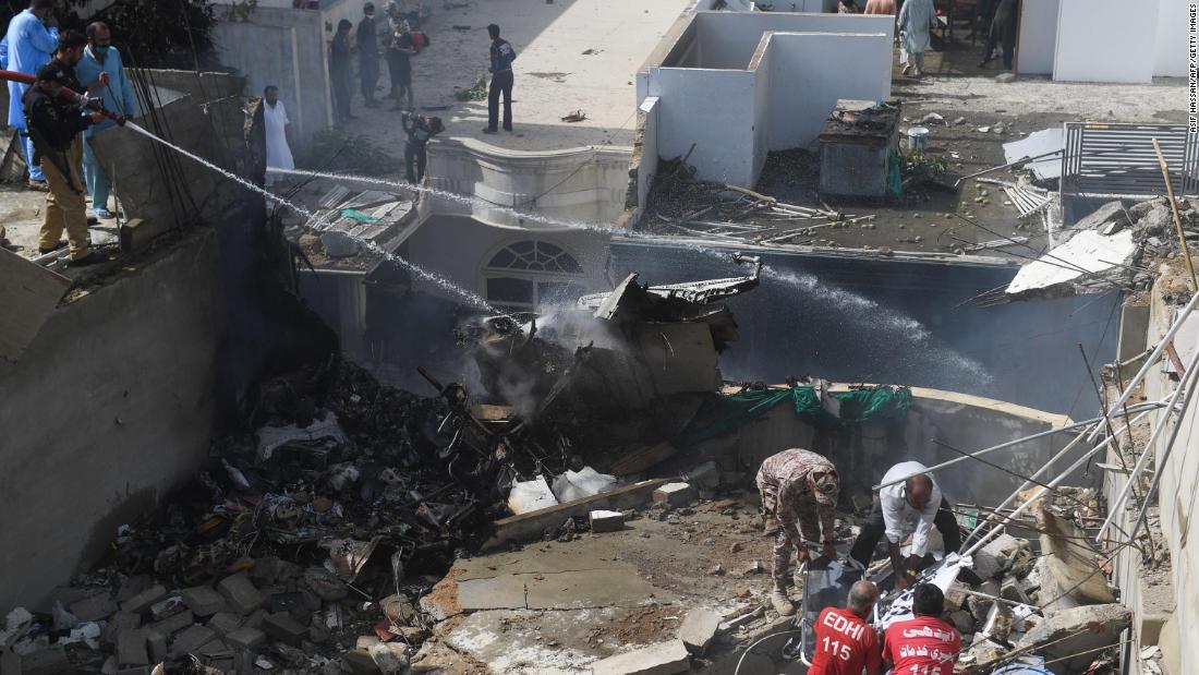 Un avion cu 97 de pasageri s-a prăbușit în Pakistan