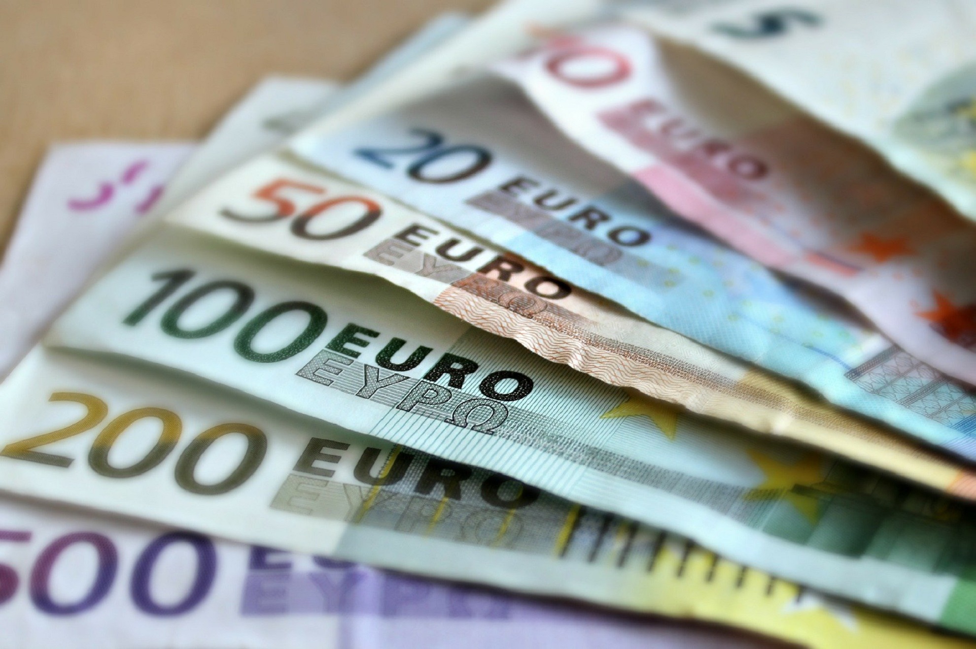 Curs valutar BNR 17 iunie 2020. Cât costă azi un euro și cât a scăzut leul
