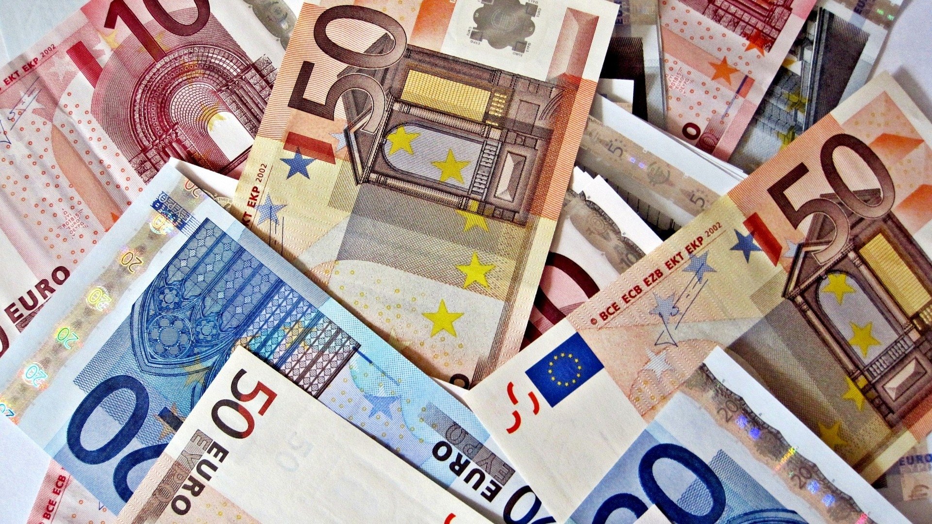 Curs valutar BNR 20 iulie 2020. Ce valoare a atins azi euro