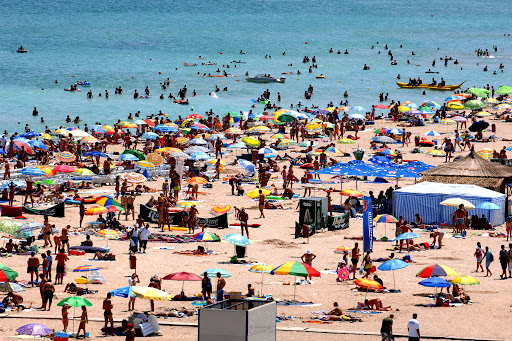 Vești bune pentru turiști! Prețuri mai mici pe litoral în sezonul estival