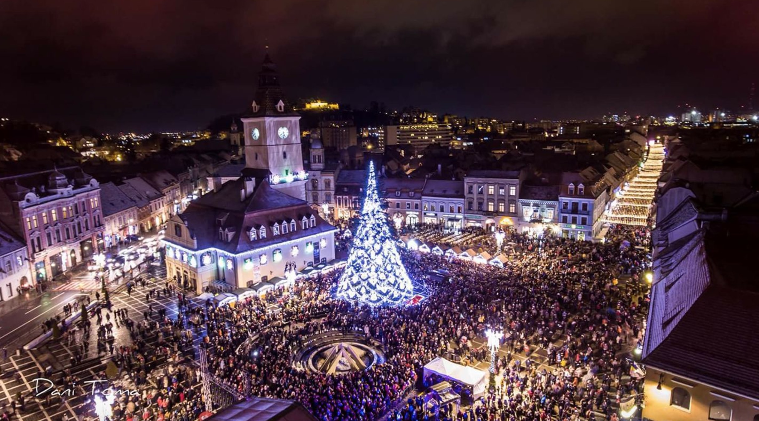 Brașov: S-a deschis Târgul de Crăciun din Piața Sfatului