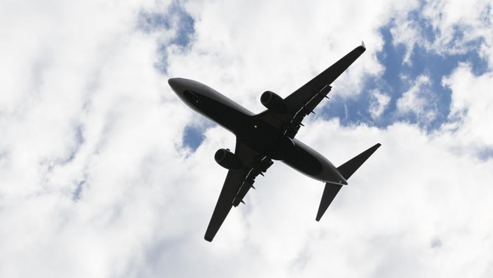 Avion de pasageri dat dispărut în Indonezia. A pierdut legătura cu Radarul