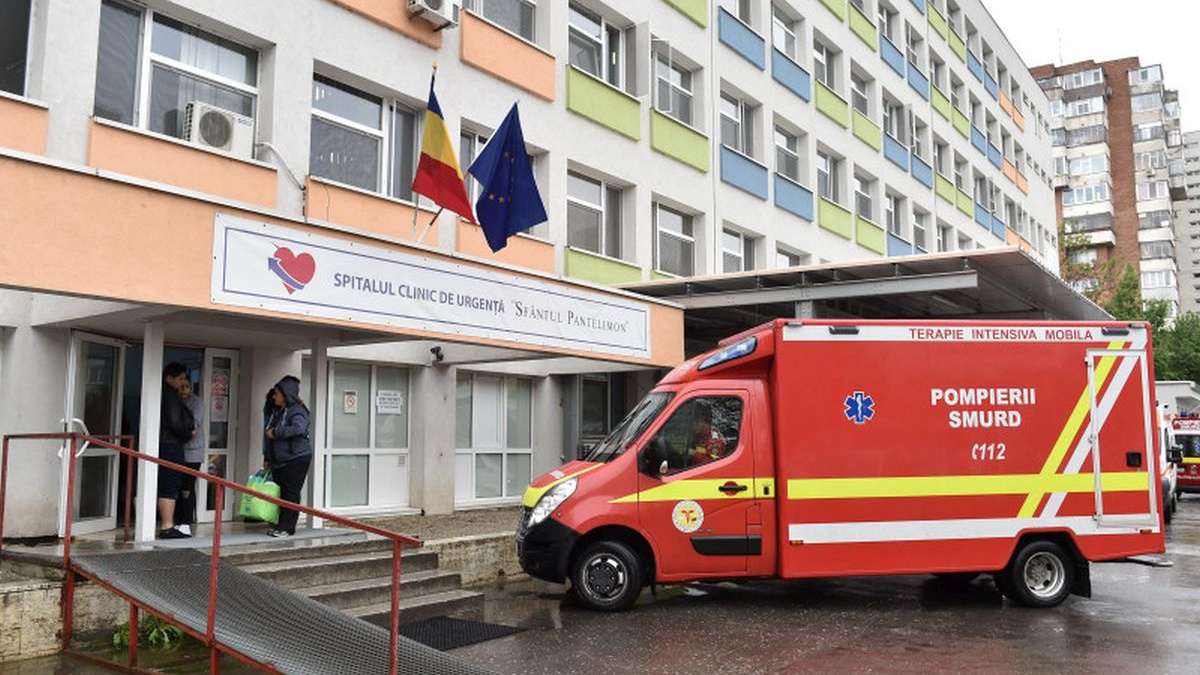 Pacienți evacuați din salon din cauza fumului, la spitalul Sfântul Pantelimon