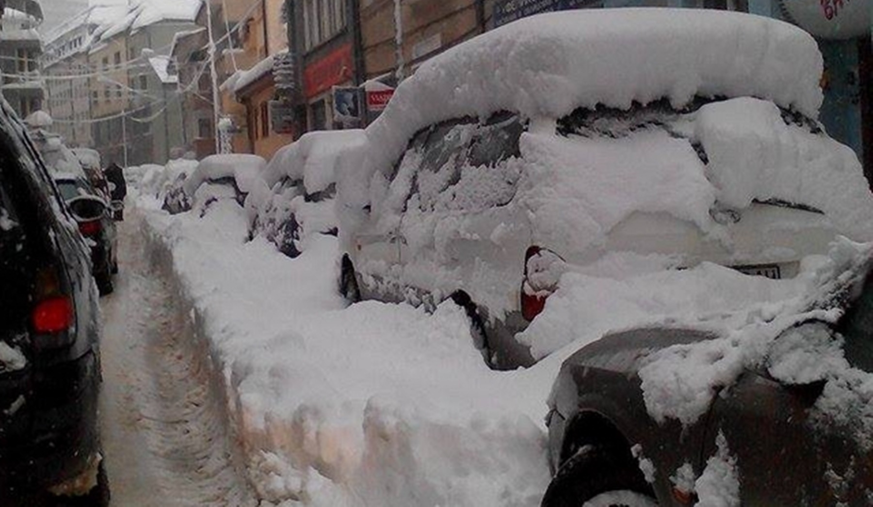 Avertisment pentru românii care tranzitează Bulgaria. Sunt căderi masive de zăpadă
