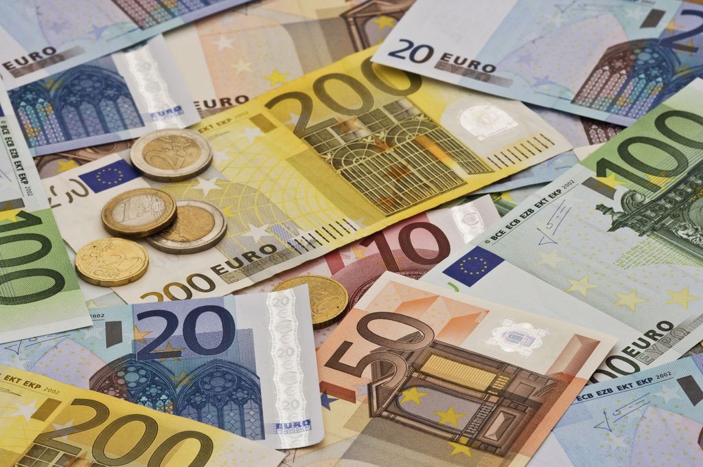 Curs valutar 10 februarie 2021. Ce valoare atinge azi euro