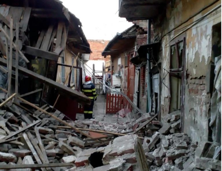 Explozie într-un imobil din Timișoara. Persoană prinsă sub dărâmături