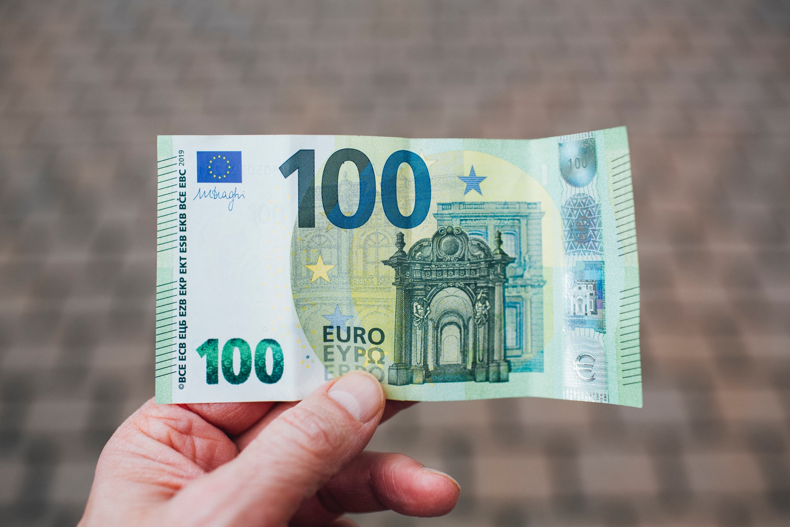 Curs valutar 3 iunie 2021. Ce se întâmplă azi cu moneda euro