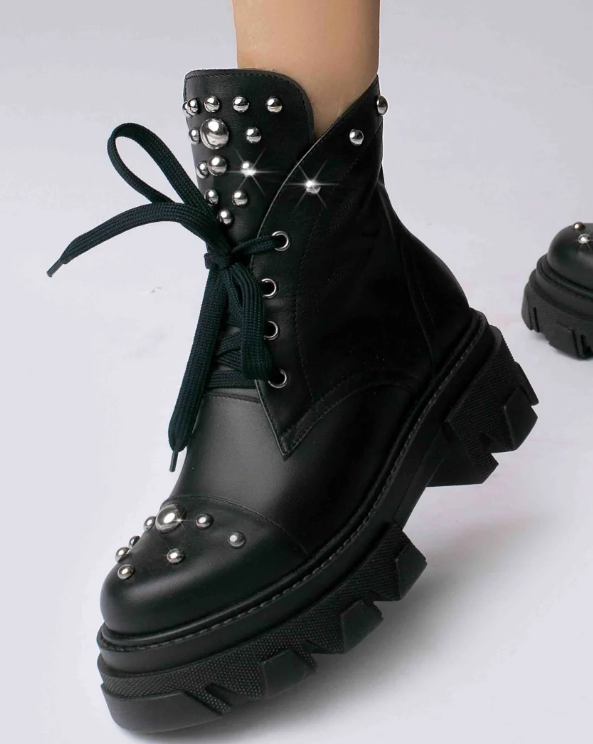 Începe anul cu eleganță: ghetele din piele pe care le vei iubi