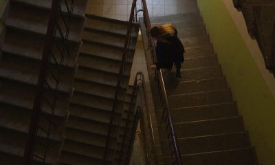 Cobori mai greu scările decât acum câțiva ani? Nu ignora acest semnal