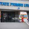 Intrarea în Unitatea de Primiri Urgențe a Spitalului Universitar București cu ambulanțe și targă