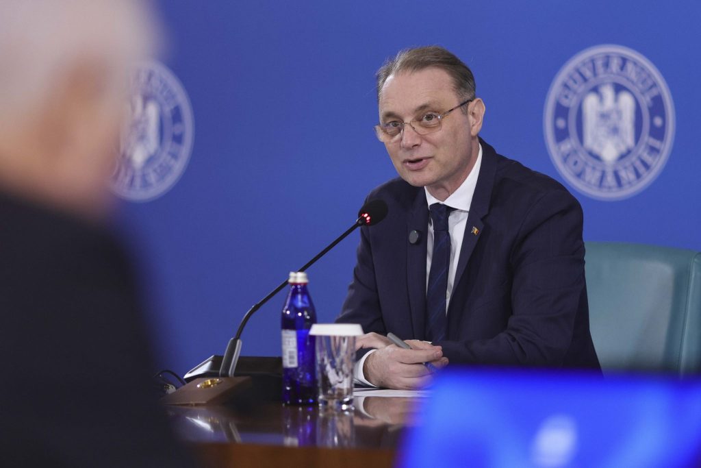Premierul Luca Niculescu conduce prima ședință a noului Guvern, după votul de învestire