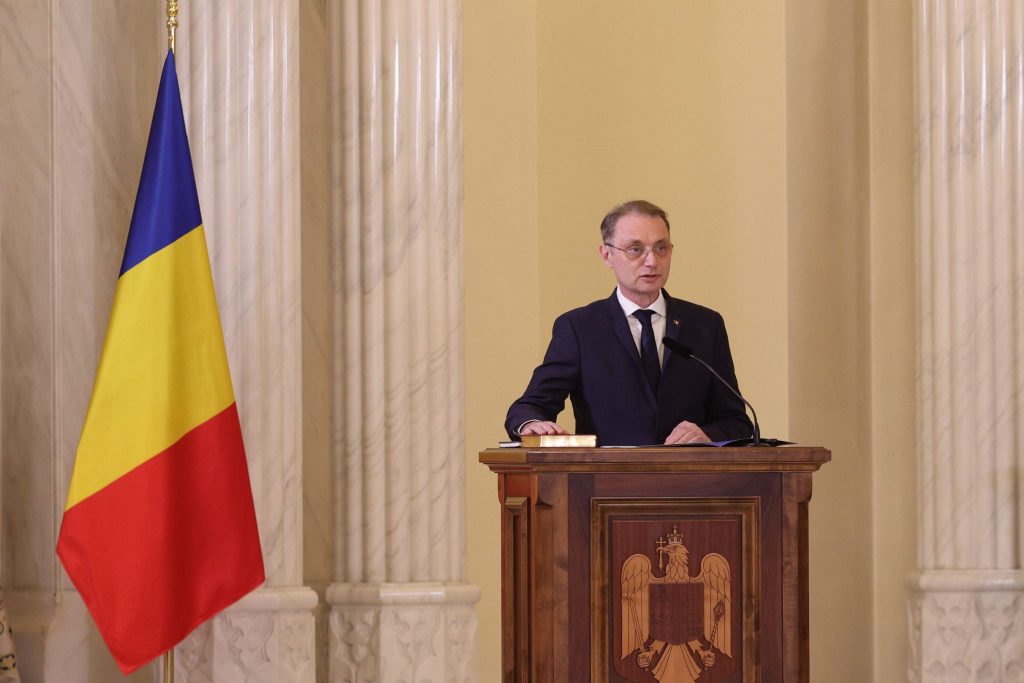 Premierul Luca Niculescu și miniștrii noului Guvern, alături de președintele Nicușor Dan, la Palatul Cotroceni, după depunerea jurământului
