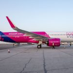 Avion Wizz Air pe pista unui aeroport din România, zboruri anulate în toamna anului 2026