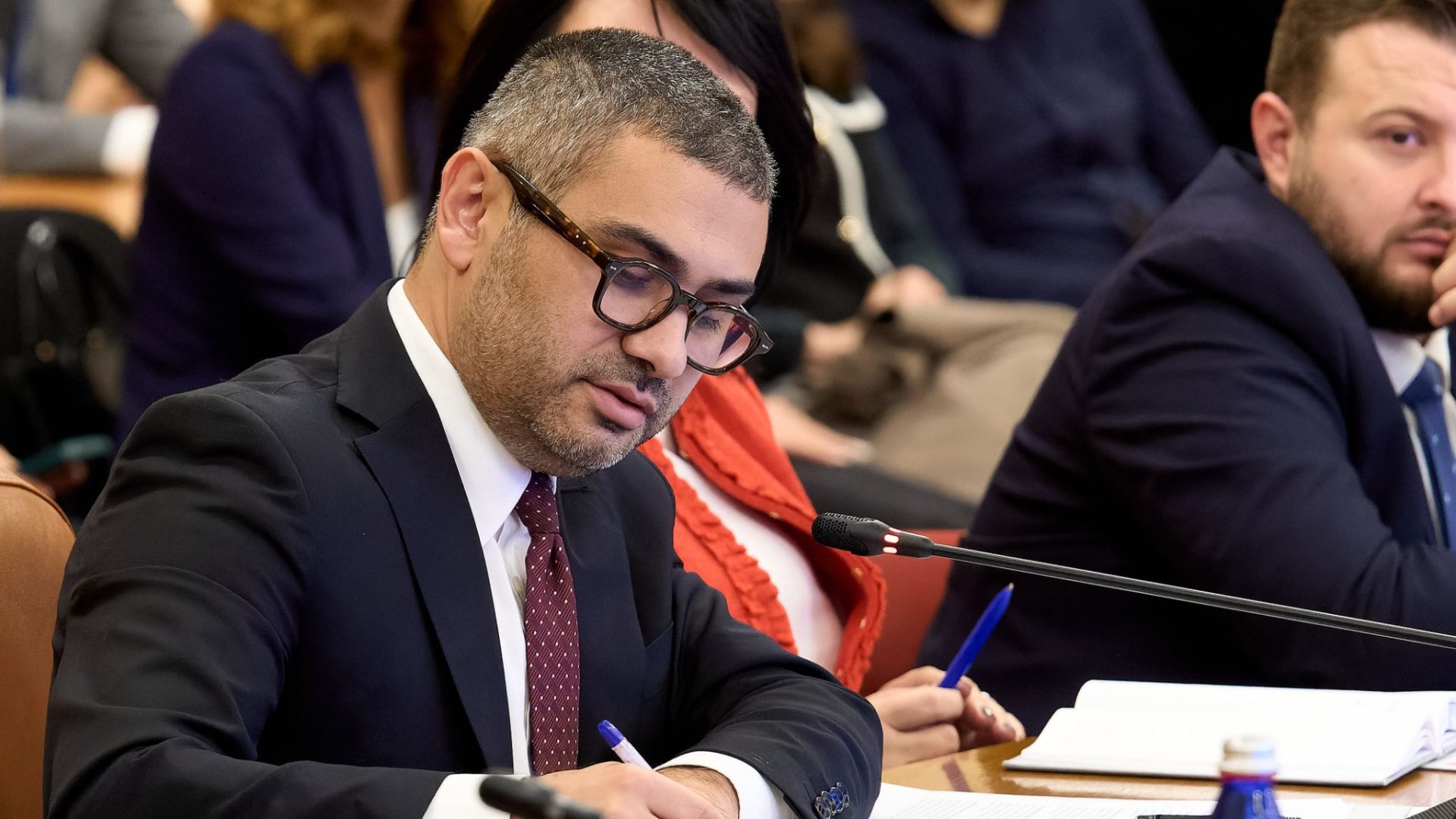 Florin Manole, ministrul Muncii, la audierile din comisiile de specialitate ale Parlamentului