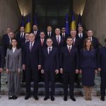 Premierul Luca Niculescu și miniștrii noului Guvern, fotografie oficială de grup după votul de învestire din Parlament