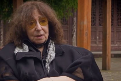Mona Segall, producătoarea Asia Express, intervievată în timpul filmărilor pentru Antena 1