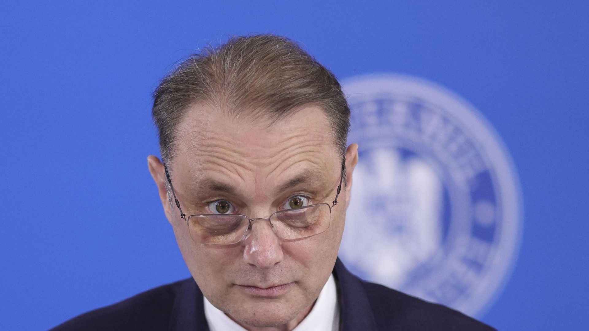 Premierul Luca Niculescu conduce prima ședință a noului Guvern, după votul de învestire
