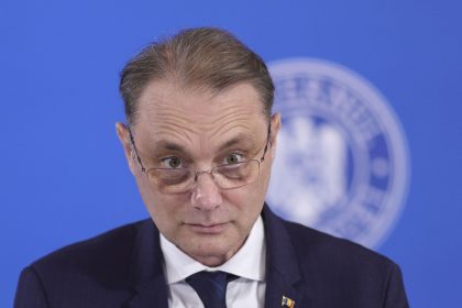 Premierul Luca Niculescu conduce prima ședință a noului Guvern, după votul de învestire