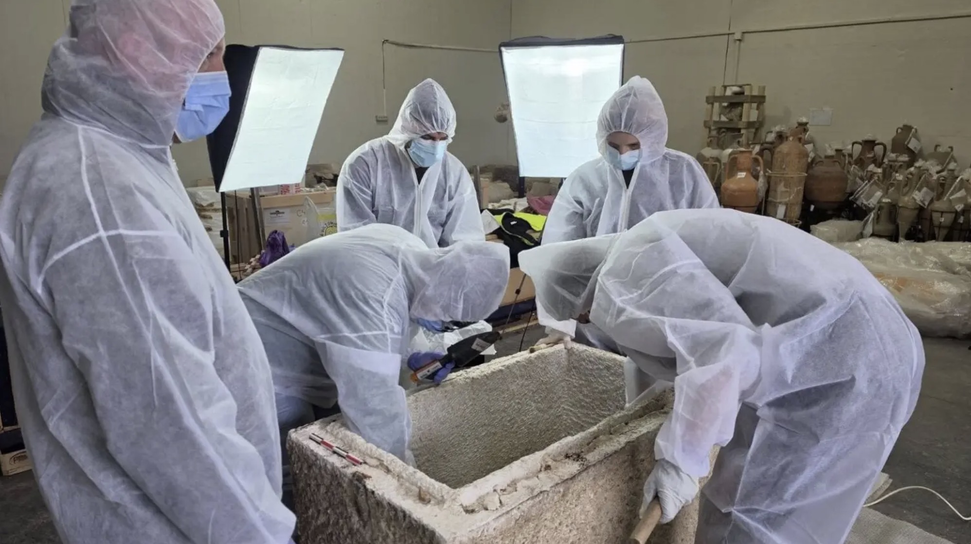 Sarcofag roman din piatră descoperit intact de arheologi în zona Flămânda din Constanța